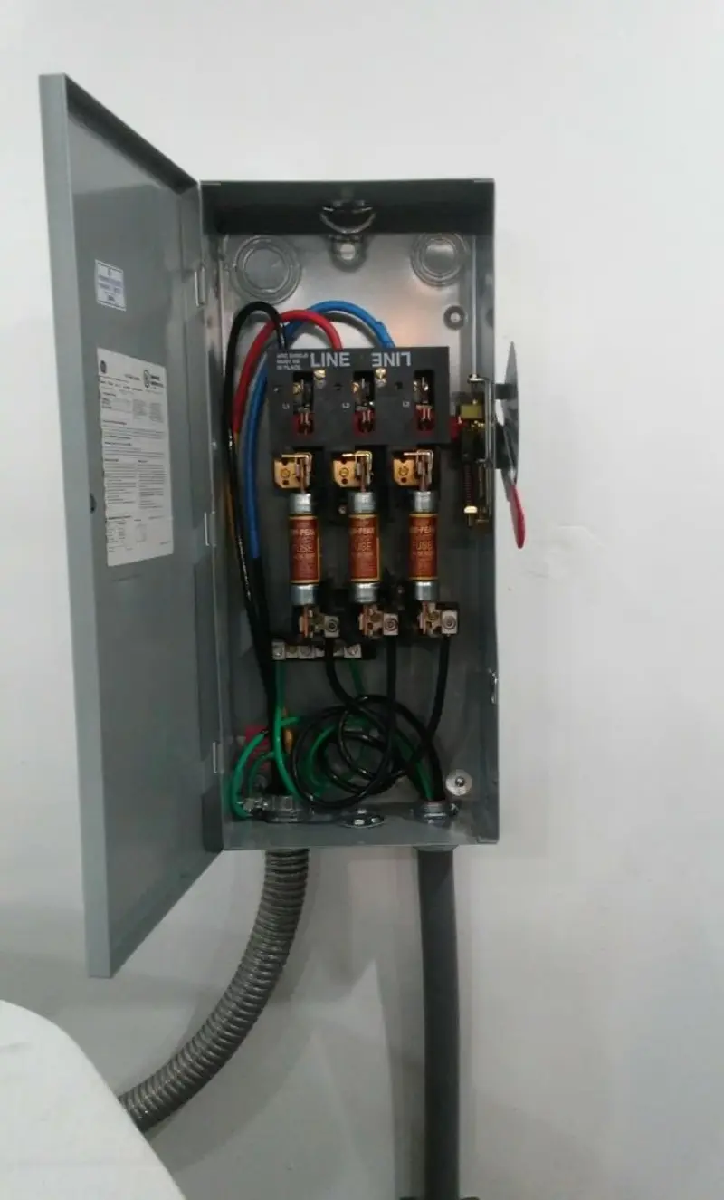 Three-phase disconnect switch installed for Smoke Detector Installation in Altavista
